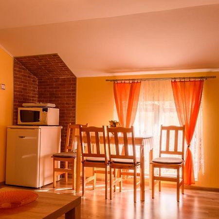 Chatka Elegant Besenova Bagian luar foto