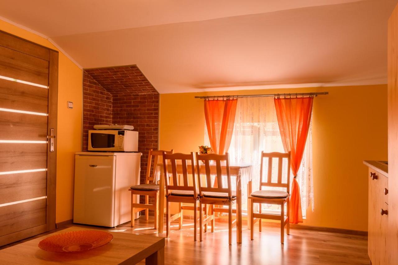 Chatka Elegant Besenova Bagian luar foto