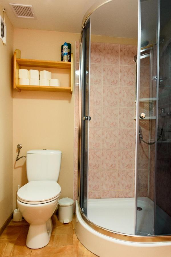Chatka Elegant Besenova Bagian luar foto